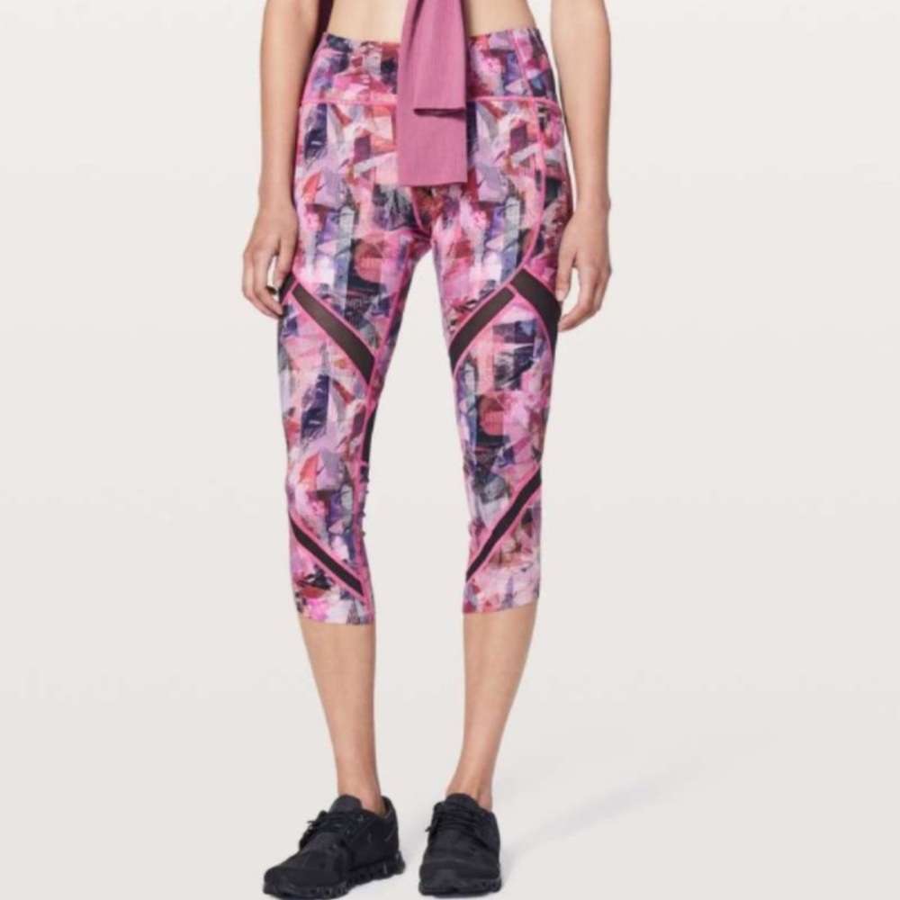 LULULEMON ON PACE CROP 21” SIZE 4 IN SUNDAZED PINK